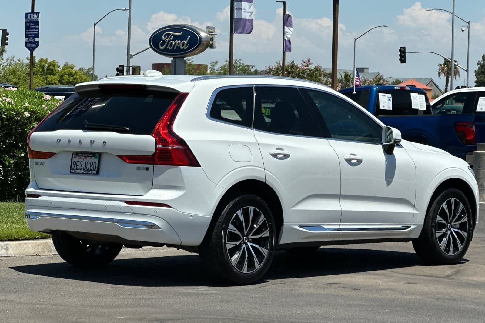 Used 2023 Volvo XC60 B5 Plus AWD/4WD image 2