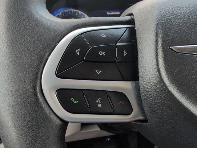 Used 2023 Chrysler Pacifica Touring-L FWD image 21