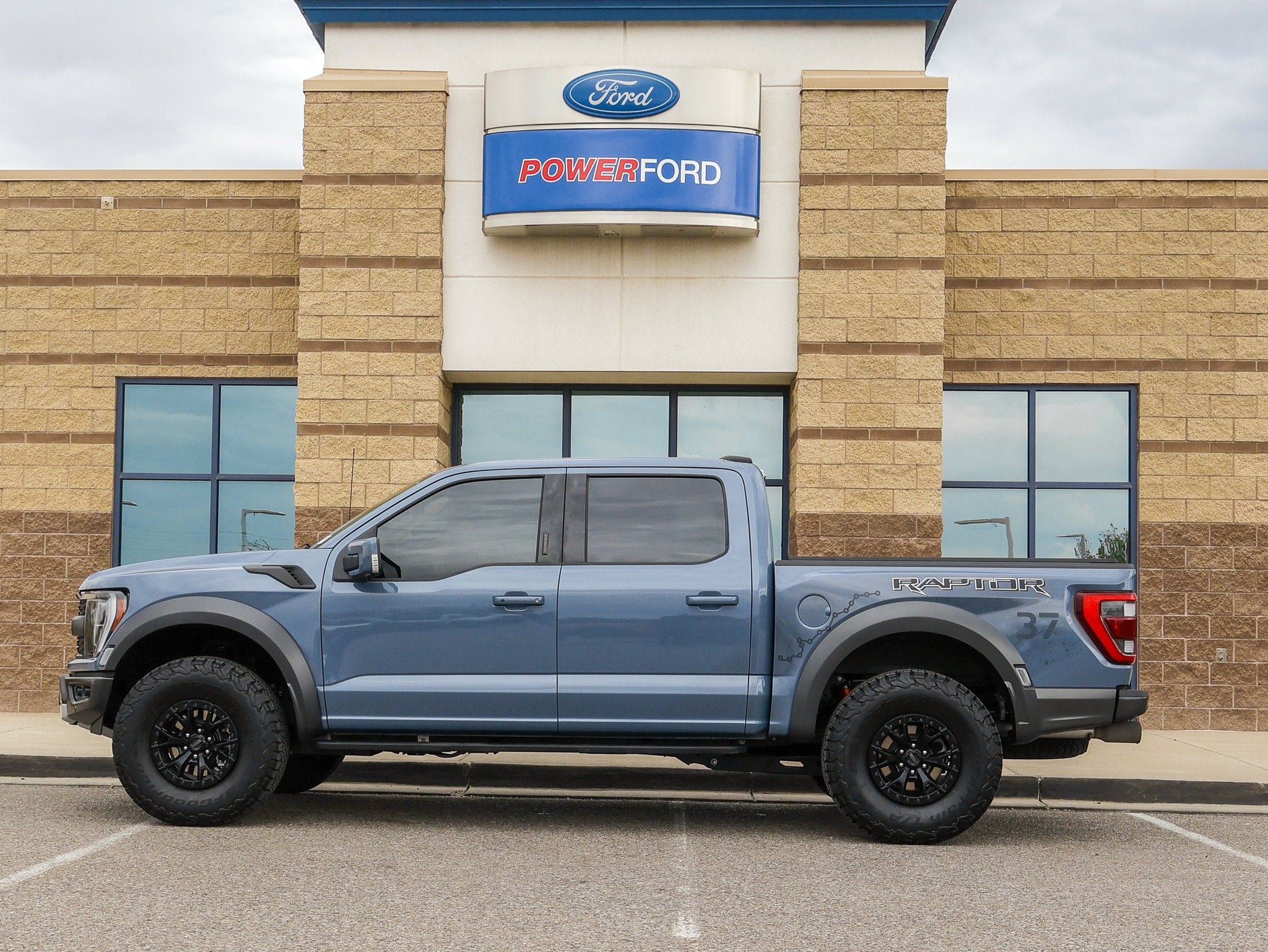 Certified 2023 Ford F150 Raptor w/ Raptor 37 Performance Package AWD/4WD image 9