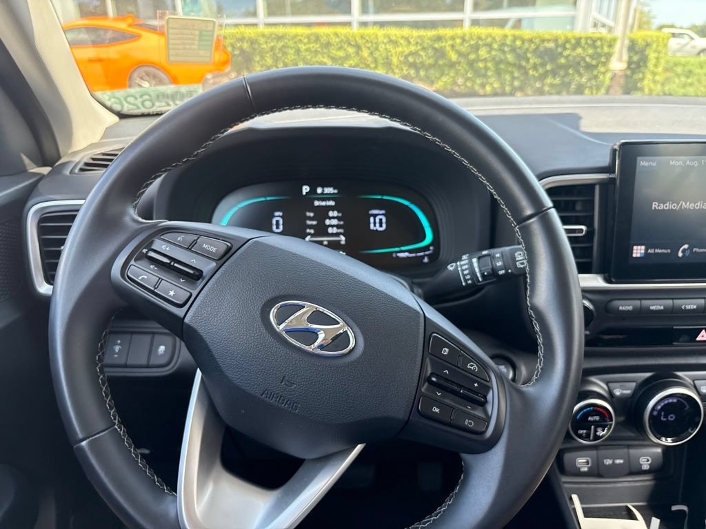 Used 2025 Hyundai Venue SEL FWD image 7