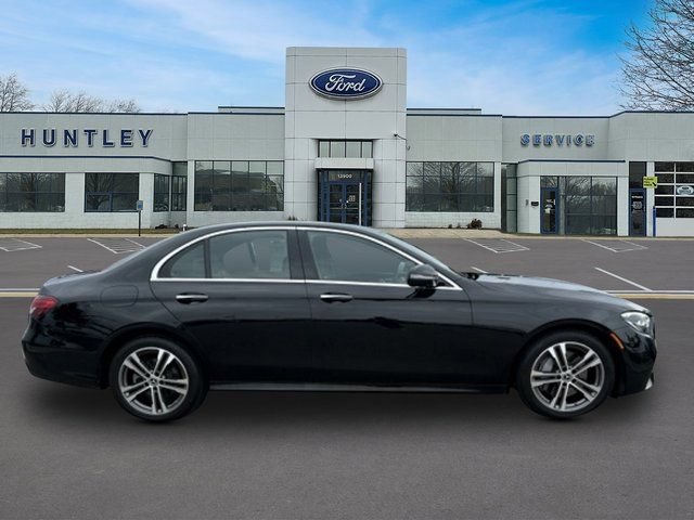 Used 2022 Mercedes-Benz E 350 4MATIC Sedan image 3