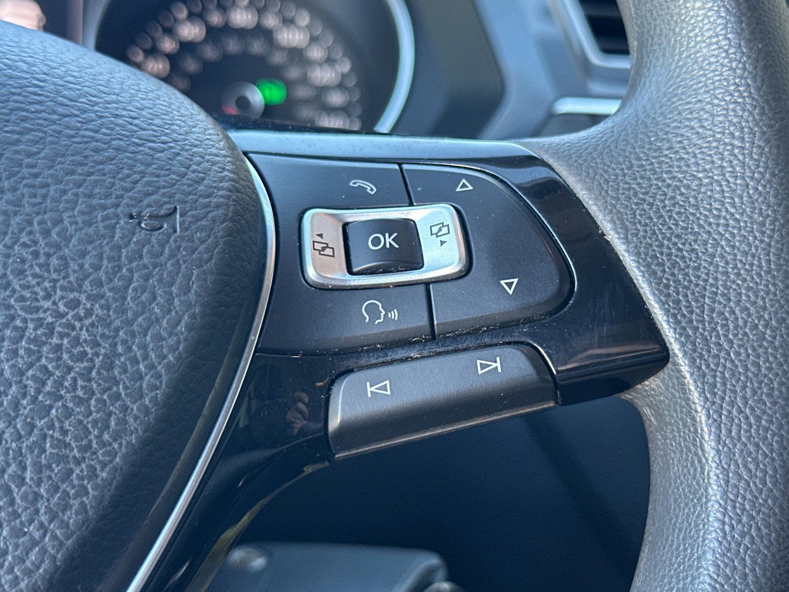 Used 2018 Volkswagen Tiguan S FWD image 29
