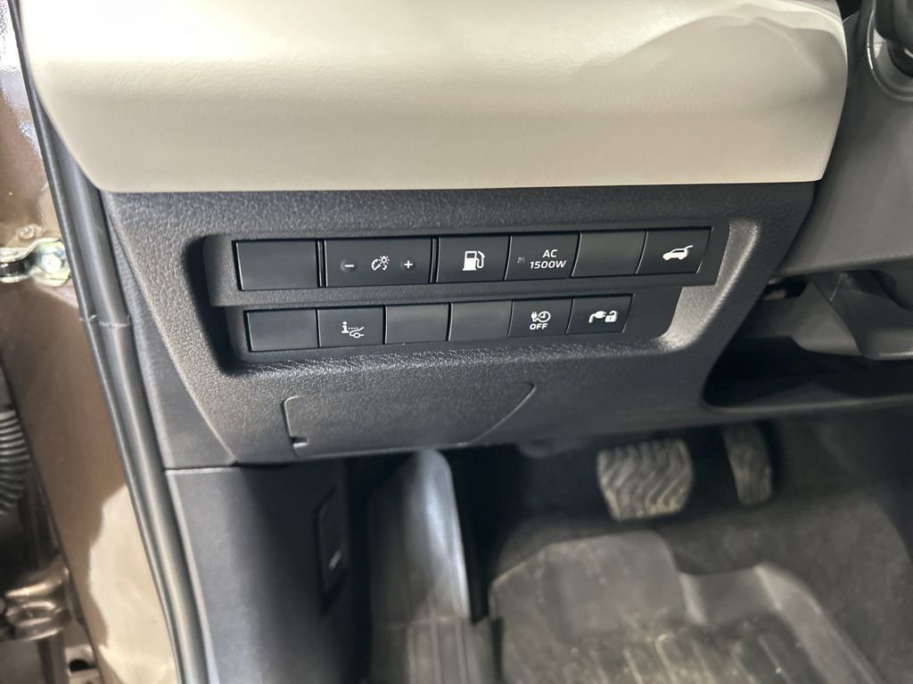 Used 2023 Mitsubishi Outlander 4WD Plug-In Hybrid image 12