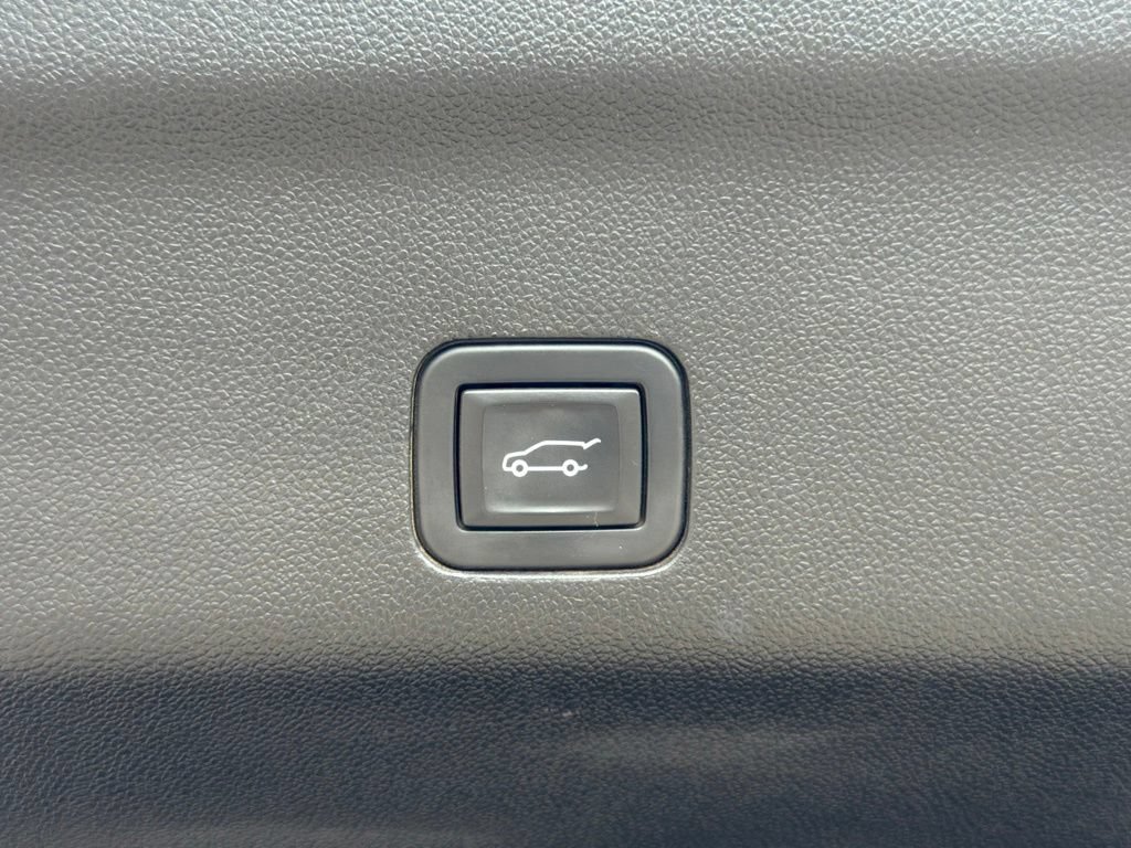 Used 2023 Chevrolet Tahoe LT w/ Luxury Package AWD/4WD image 17