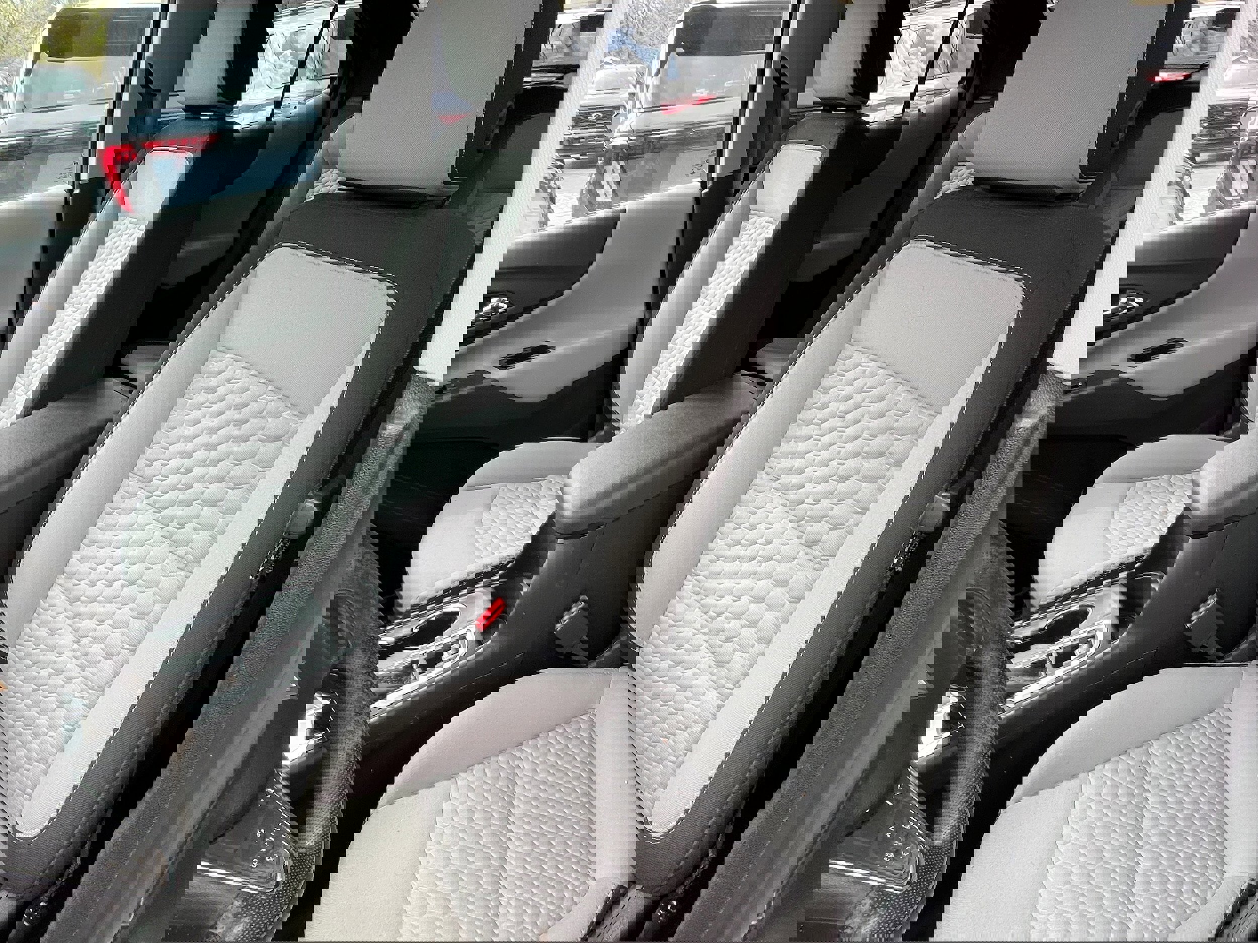 Used 2020 Chevrolet Equinox LS w/ LS Convenience Package image 9