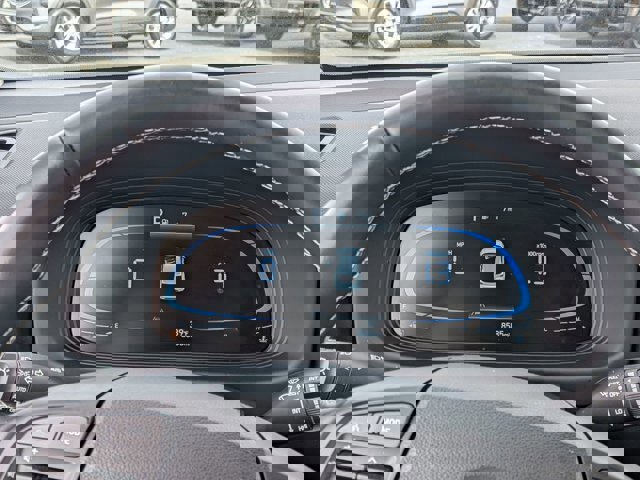 Used 2025 Hyundai Venue Limited image 19