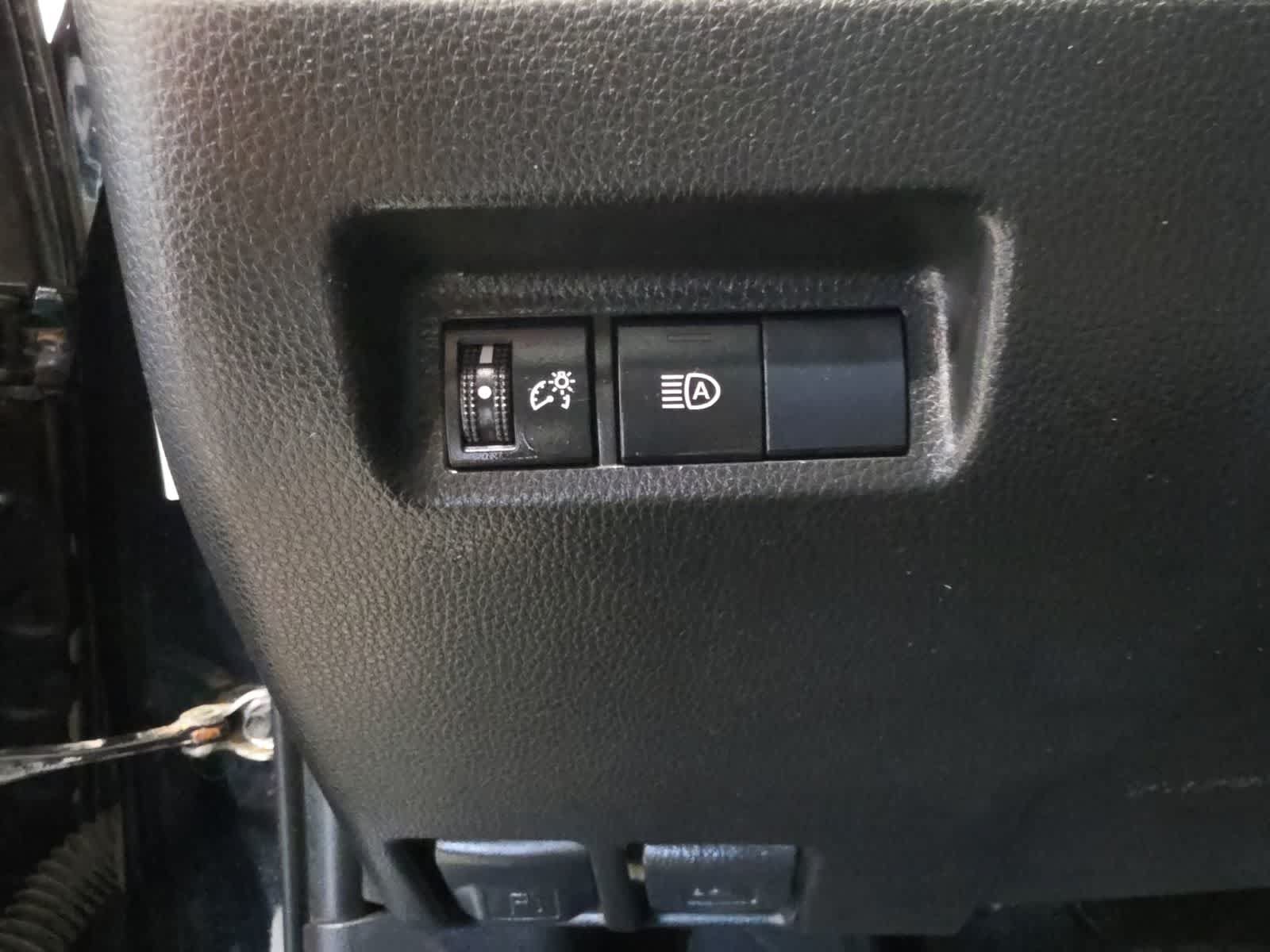 Used 2020 Toyota RAV4 LE w/ All Weather Liner Package AWD/4WD image 21