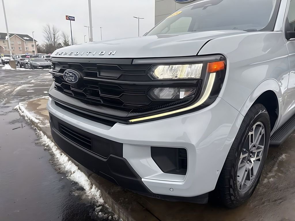 Certified 2025 Ford Expedition Active image 9