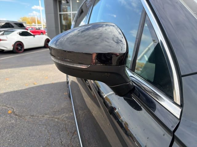 Used 2021 Volkswagen Tiguan SE w/ Panoramic Sunroof Package image 5