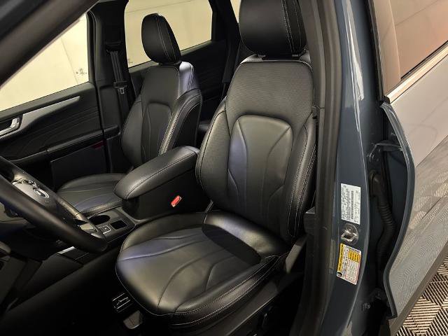 Certified 2025 Ford Escape SE w/ PHEV Premium Package image 17