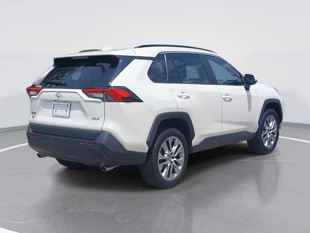 Used 2022 Toyota RAV4 XLE Premium FWD image 3