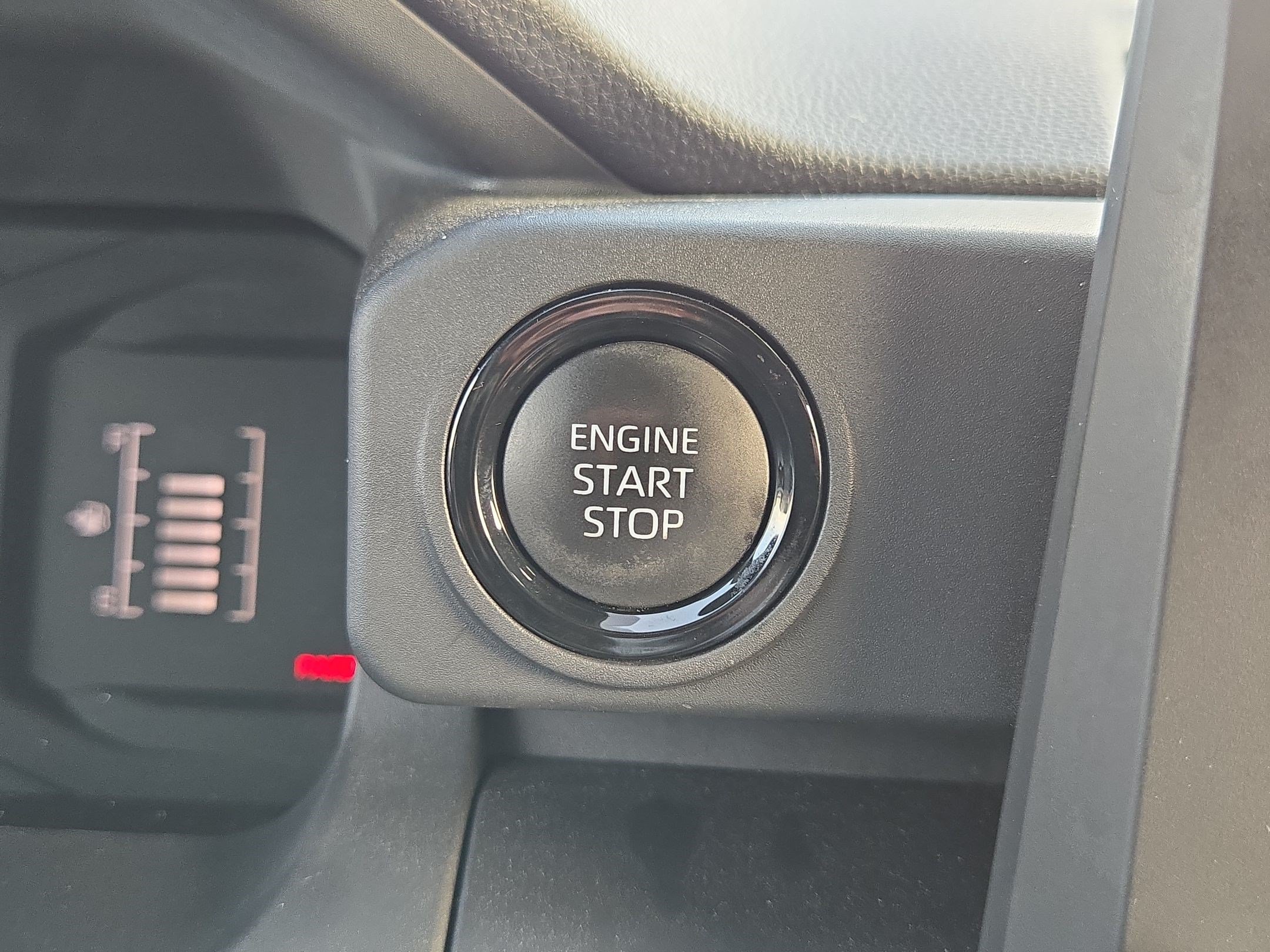 Used 2025 Toyota Tacoma SR AWD/4WD image 21