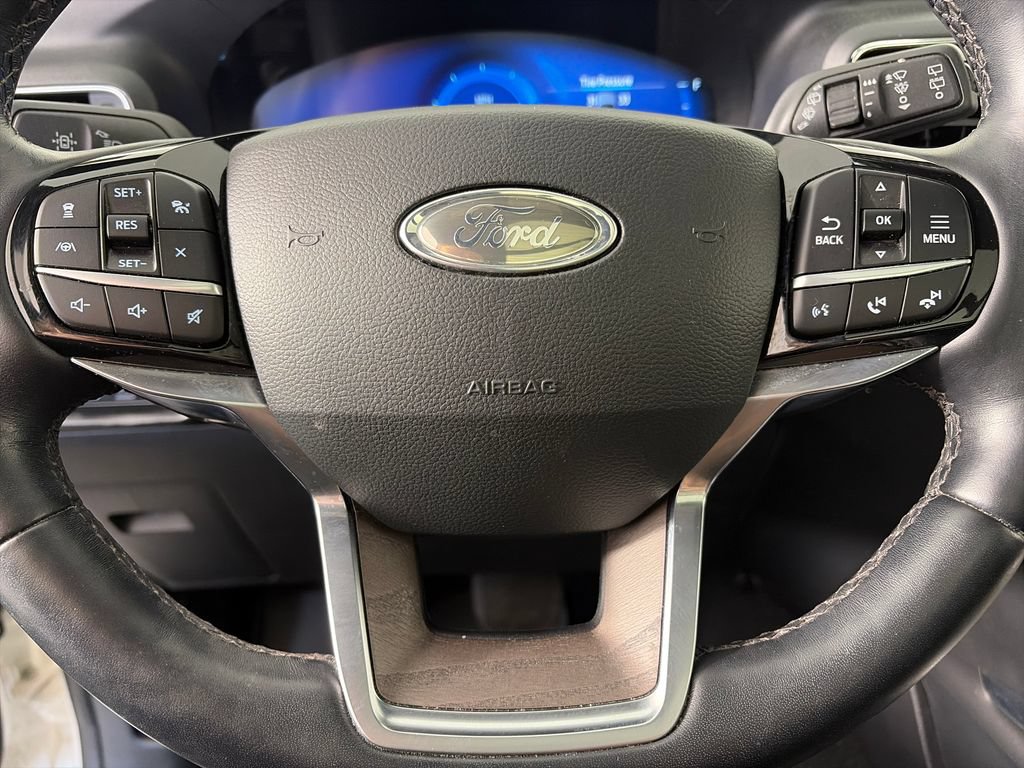 Certified 2022 Ford Explorer Platinum w/ Equipment Group 601A AWD/4WD image 16