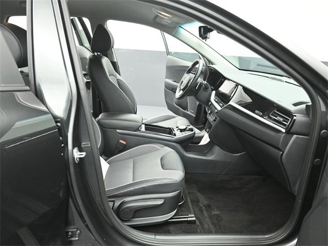 Used 2022 Kia Niro EX image 46