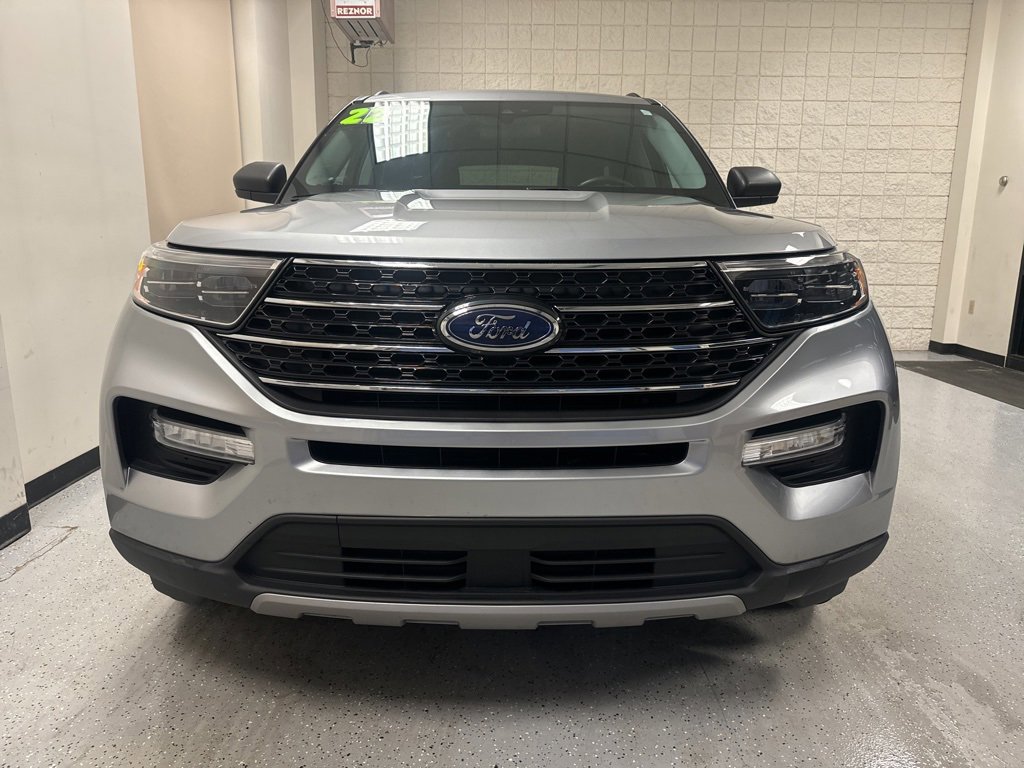 Certified 2022 Ford Explorer XLT w/ Equipment Group 202A image 17