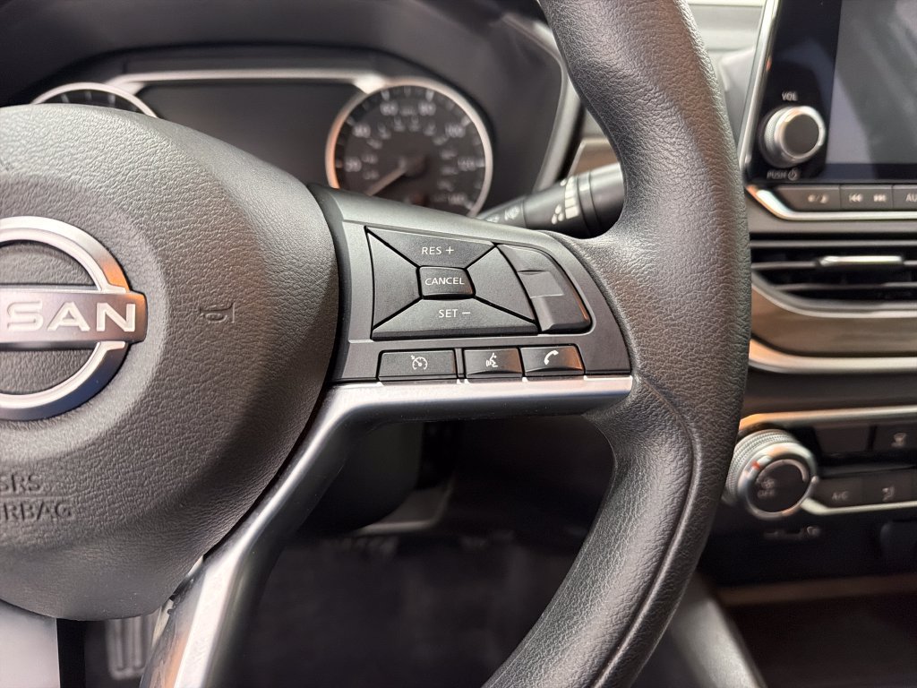 Used 2025 Nissan Altima 2.5 SV FWD image 21