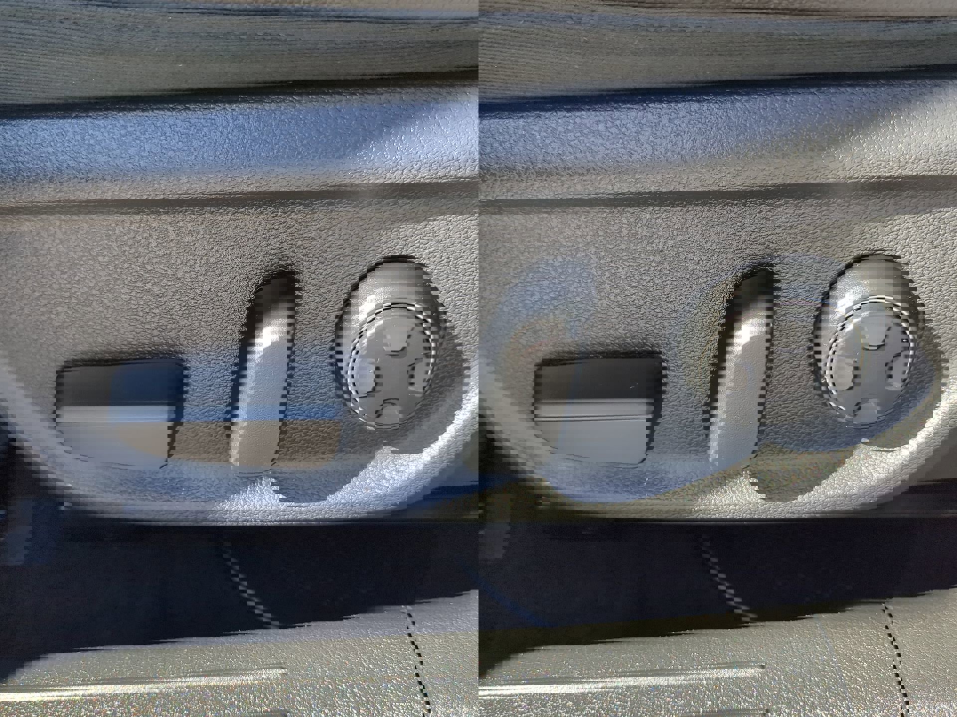 Used 2023 Genesis G70 2.0T w/ Sport Prestige Package image 43