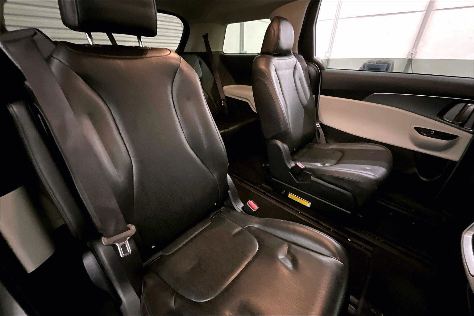 Used 2022 Kia Carnival LX image 26