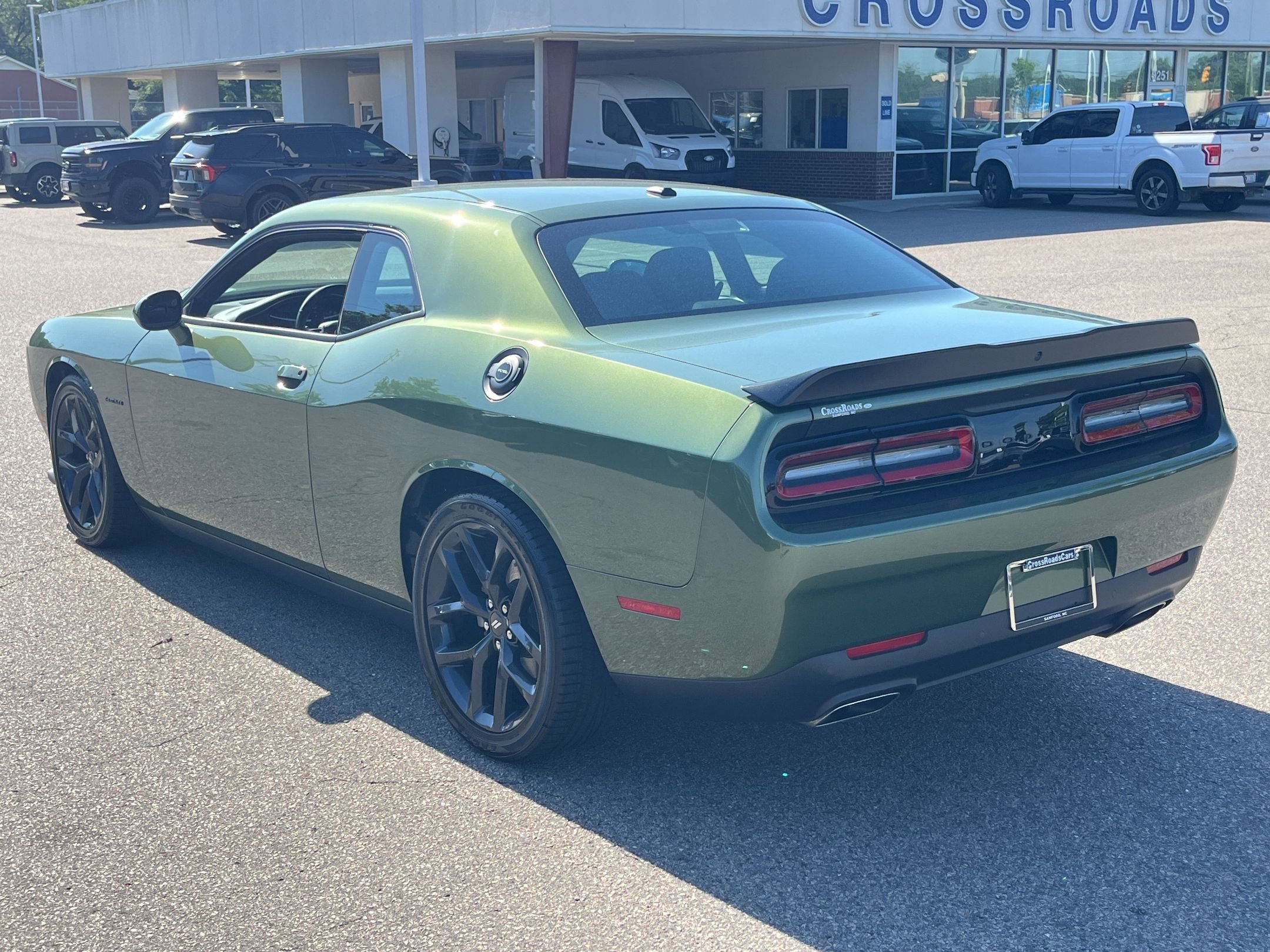 Used 2022 Dodge Challenger R/T w/ Driver Convenience Group RWD image 6