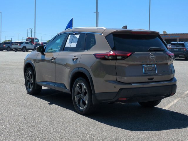 Used 2024 Nissan Rogue SV w/ SV Premium Package AWD/4WD image 6