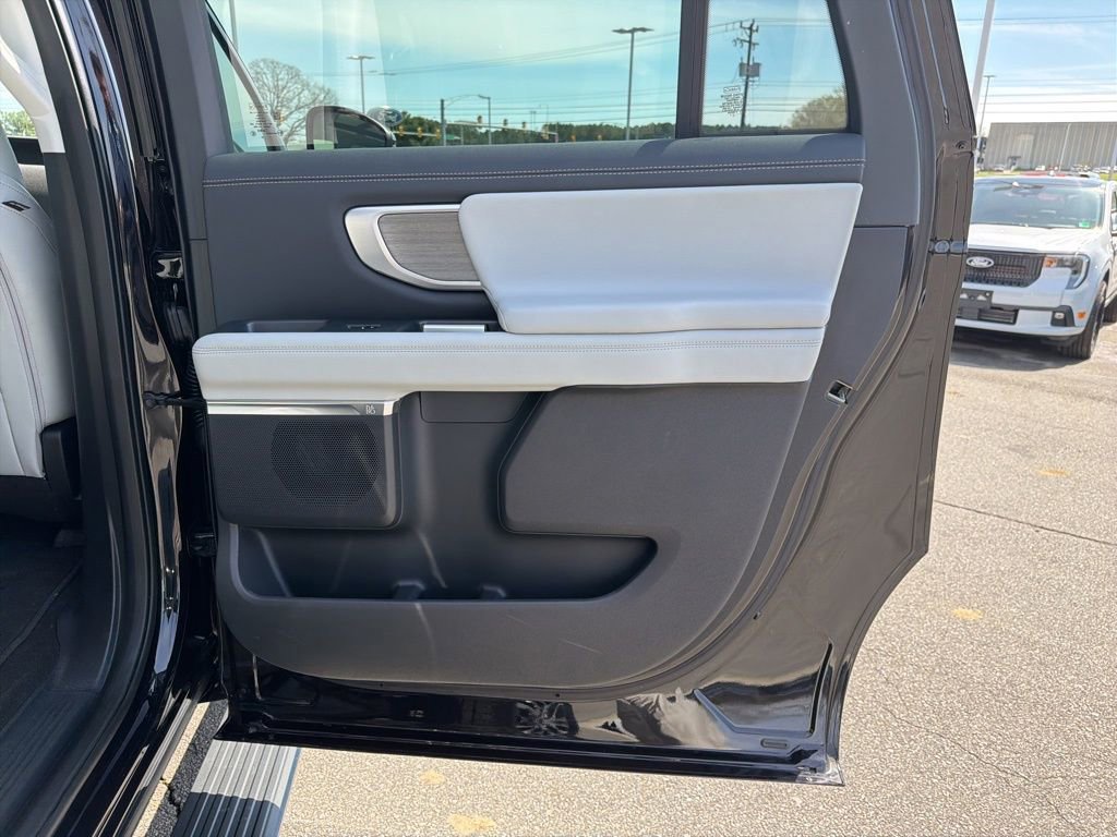 Certified 2025 Ford Expedition Max Platinum image 22
