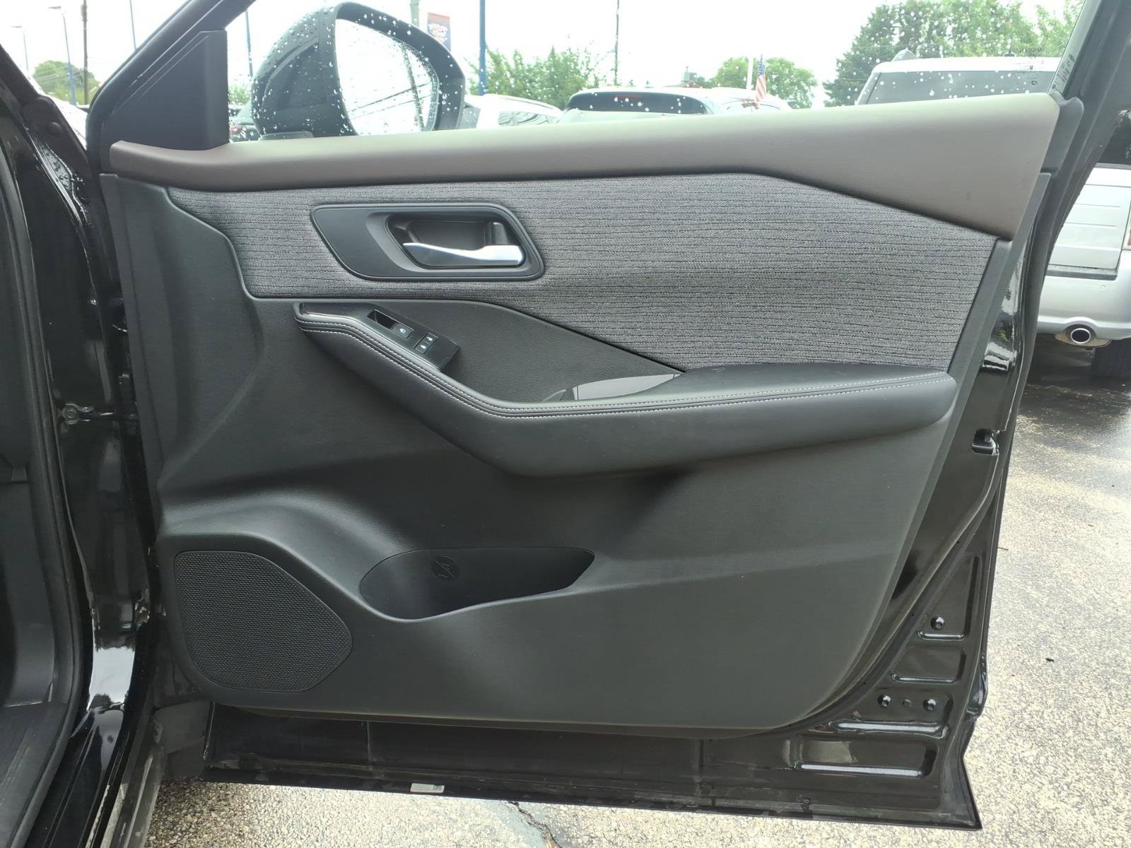 Used 2023 Nissan Rogue SV AWD/4WD image 29