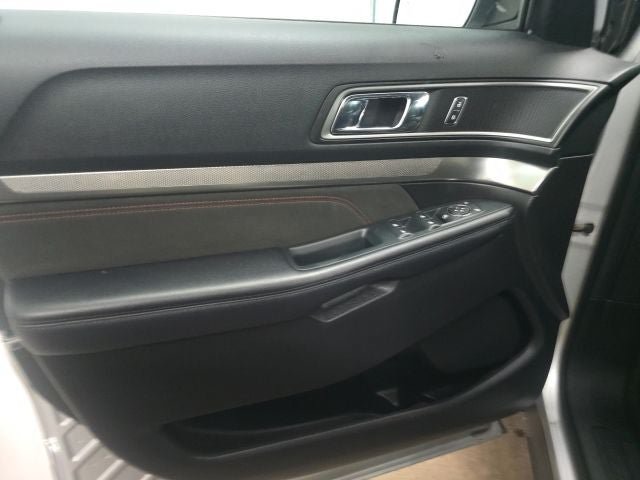 Certified 2018 Ford Explorer XLT w/ Equipment Group 202A FWD image 17
