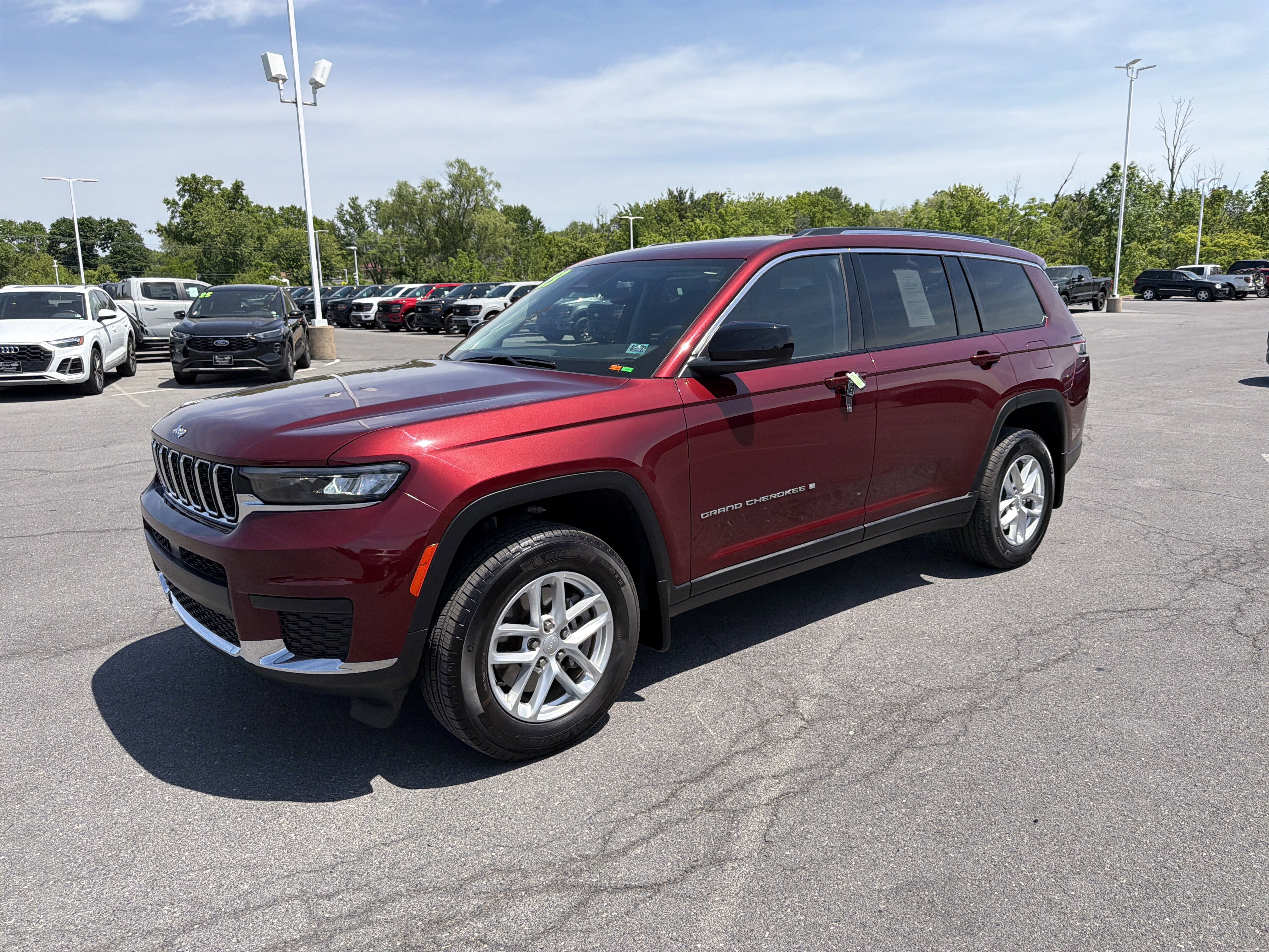 Used 2023 Jeep Grand Cherokee L Laredo w/ Luxury Tech Group I AWD/4WD image 8