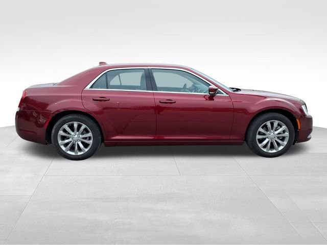 Used 2021 Chrysler 300 Touring L image 7