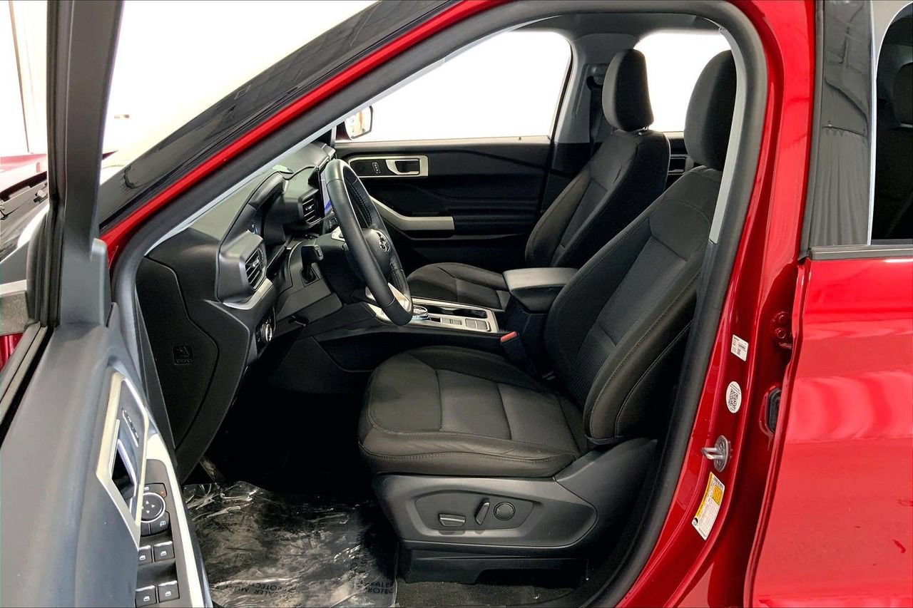 Certified 2023 Ford Explorer XLT RWD image 18