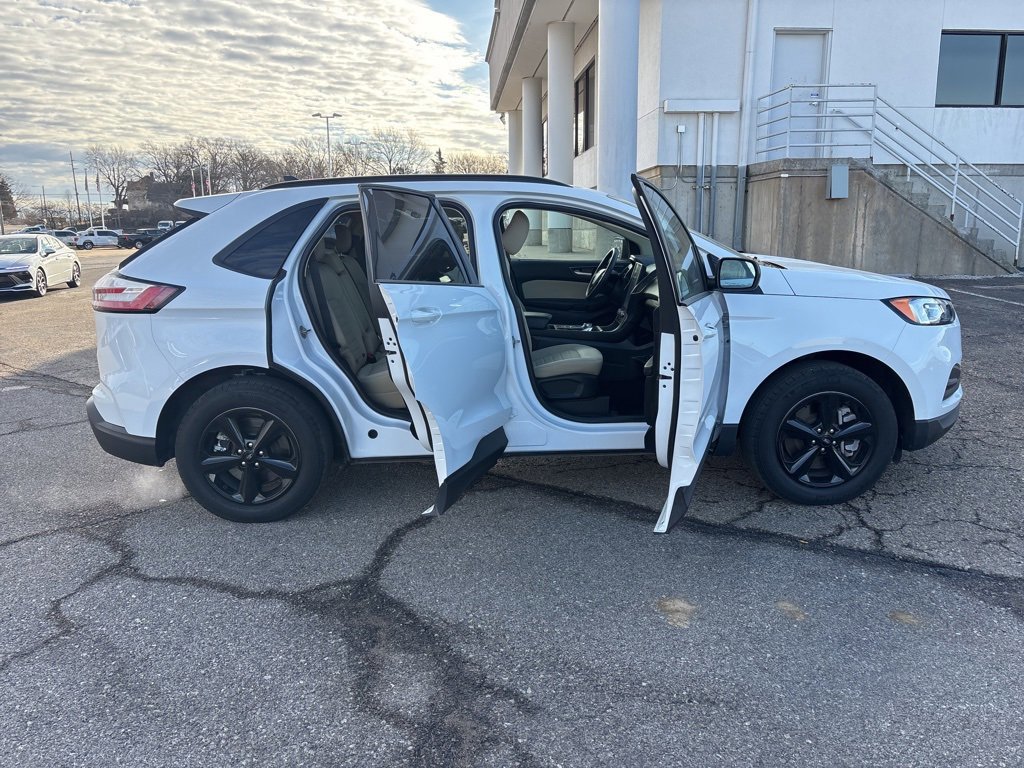 Certified 2024 Ford Edge SE image 8