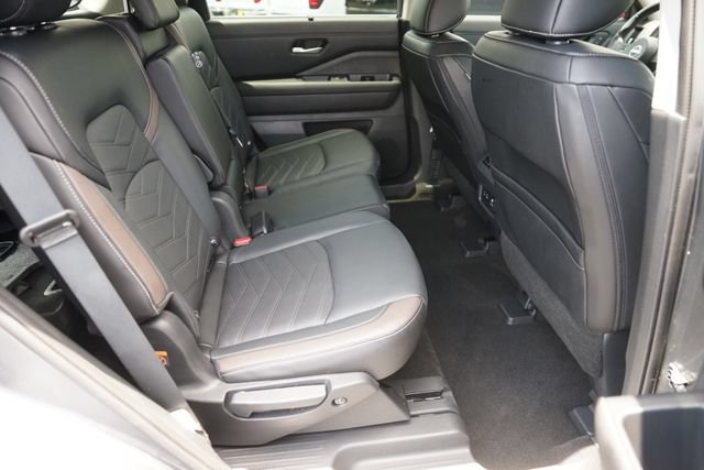 Used 2025 Nissan Pathfinder Platinum w/ Cargo Package FWD image 16