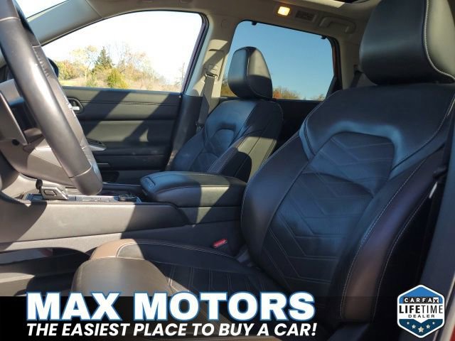 Used 2023 Nissan Pathfinder Platinum w/ Lighting Package (N93) image 21