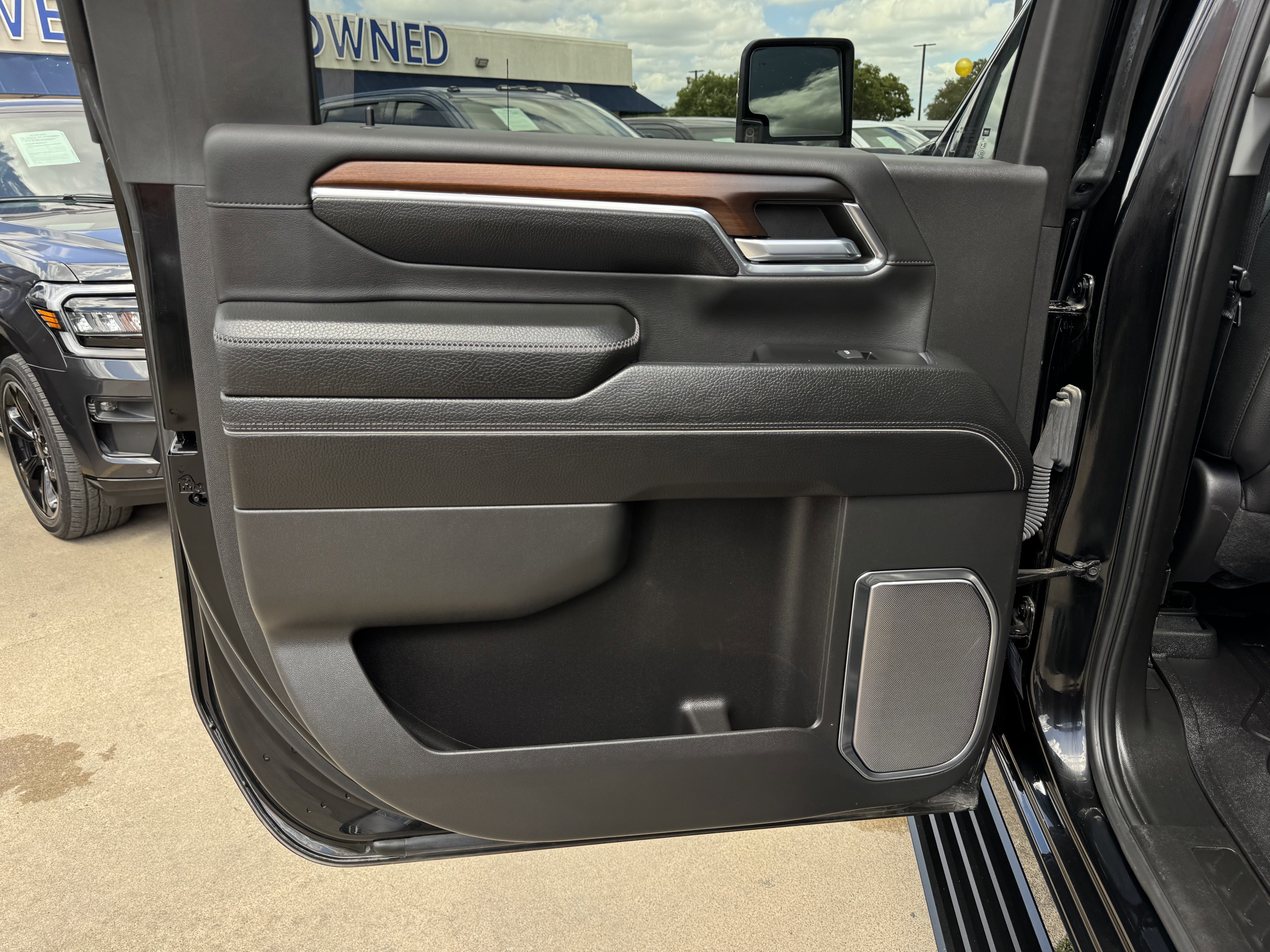 Used 2024 GMC Sierra 2500 Denali w/ Denali Reserve Package image 16