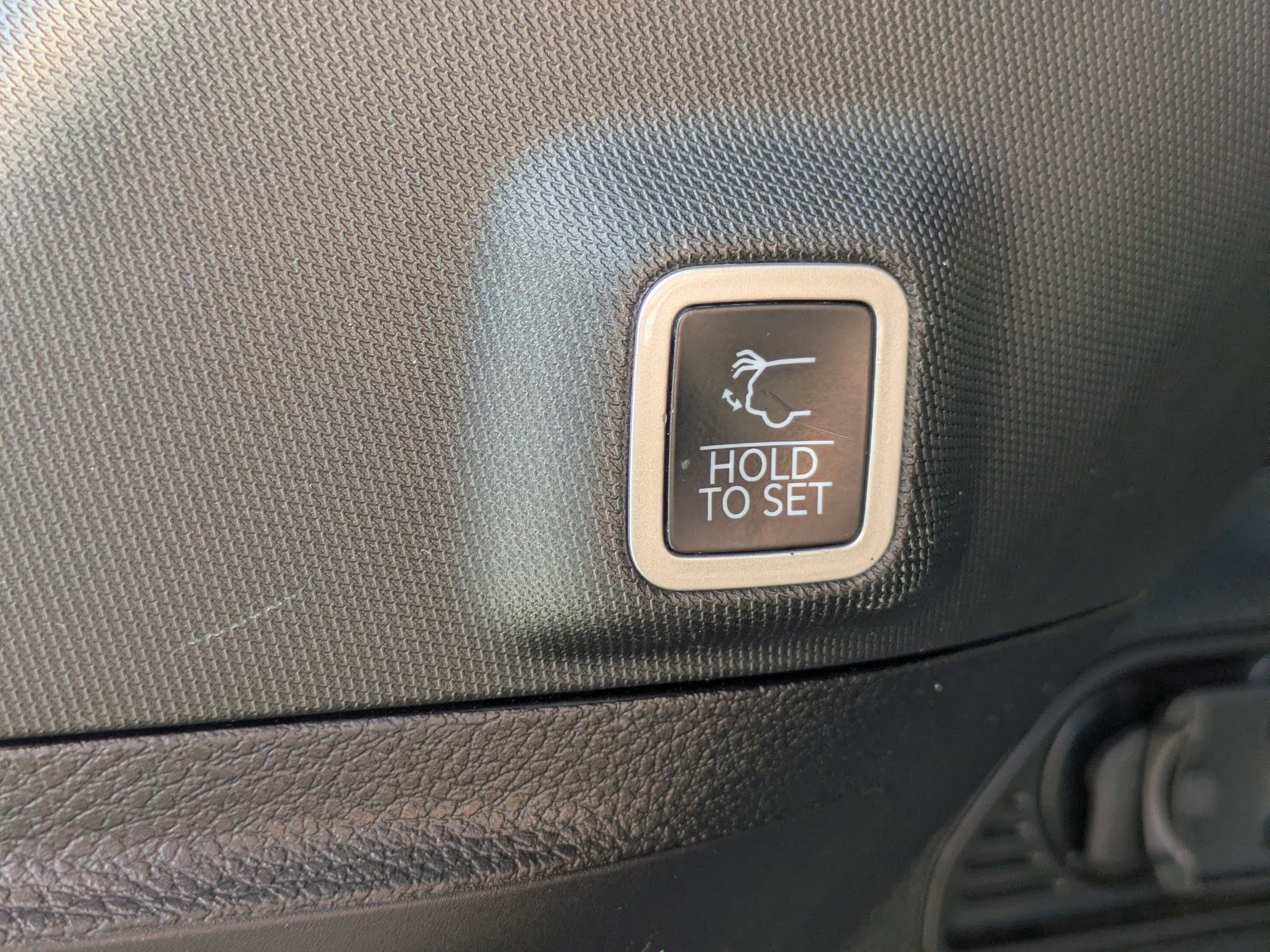 Used 2025 Jeep Grand Cherokee Laredo w/ Luxury Tech Group I image 30