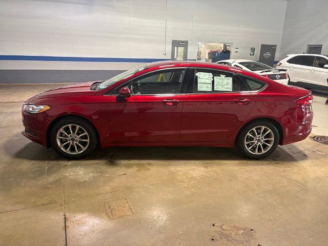 Certified 2017 Ford Fusion SE FWD image 5