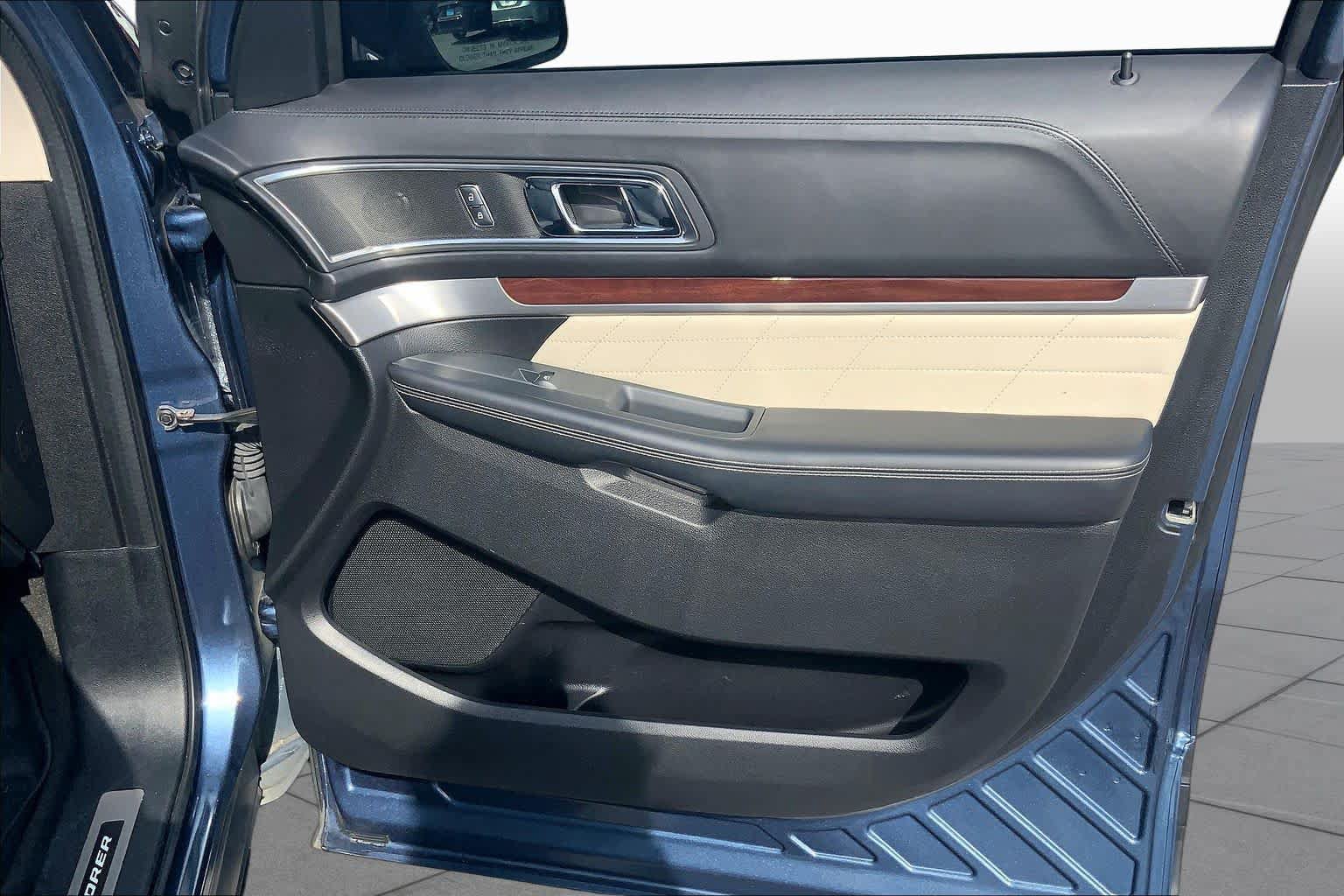 Certified 2018 Ford Explorer Platinum AWD/4WD image 22