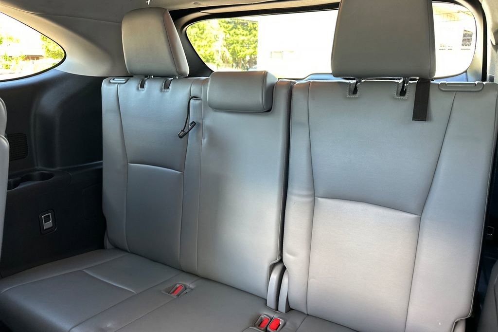Used 2023 Toyota Highlander XLE AWD/4WD image 11