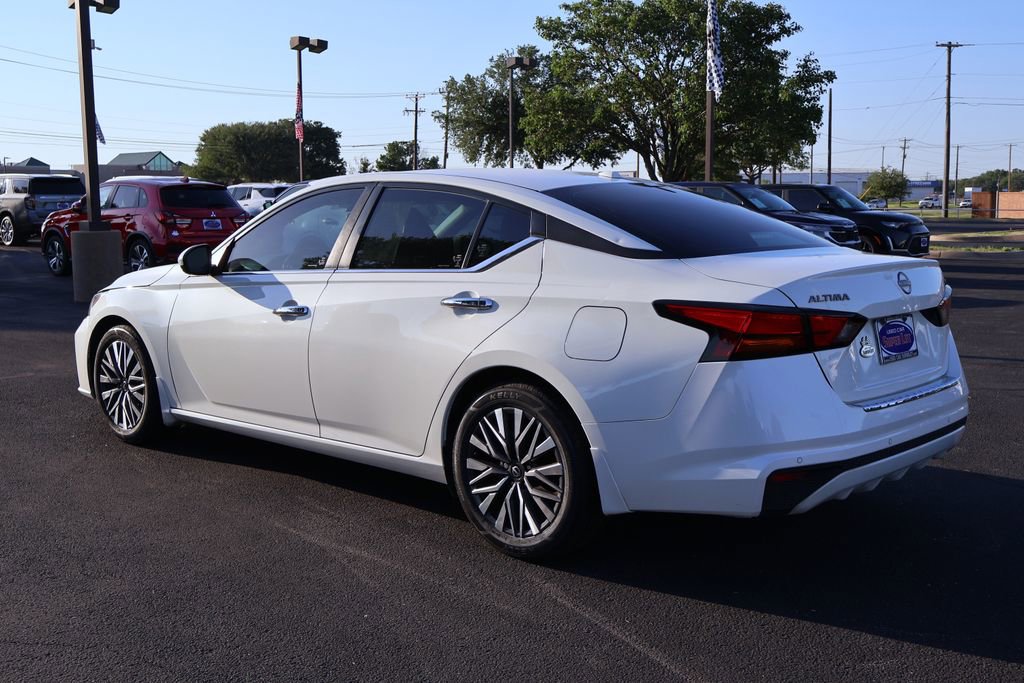 Used 2023 Nissan Altima 2.5 SV FWD image 14