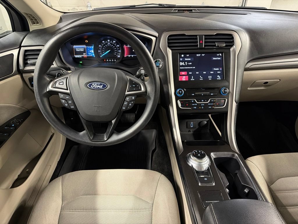 Certified 2018 Ford Fusion SE w/ Fusion SE Technology Package FWD image 8