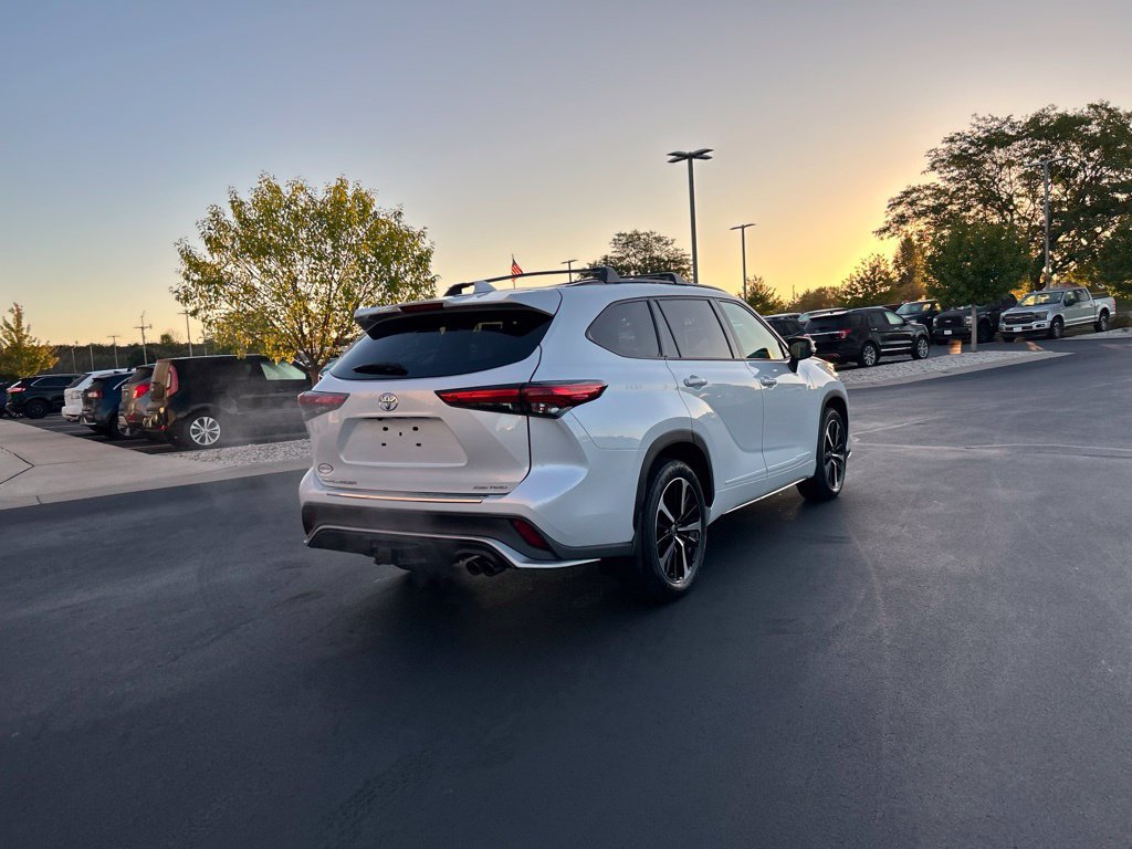 Used 2022 Toyota Highlander XSE AWD/4WD image 6