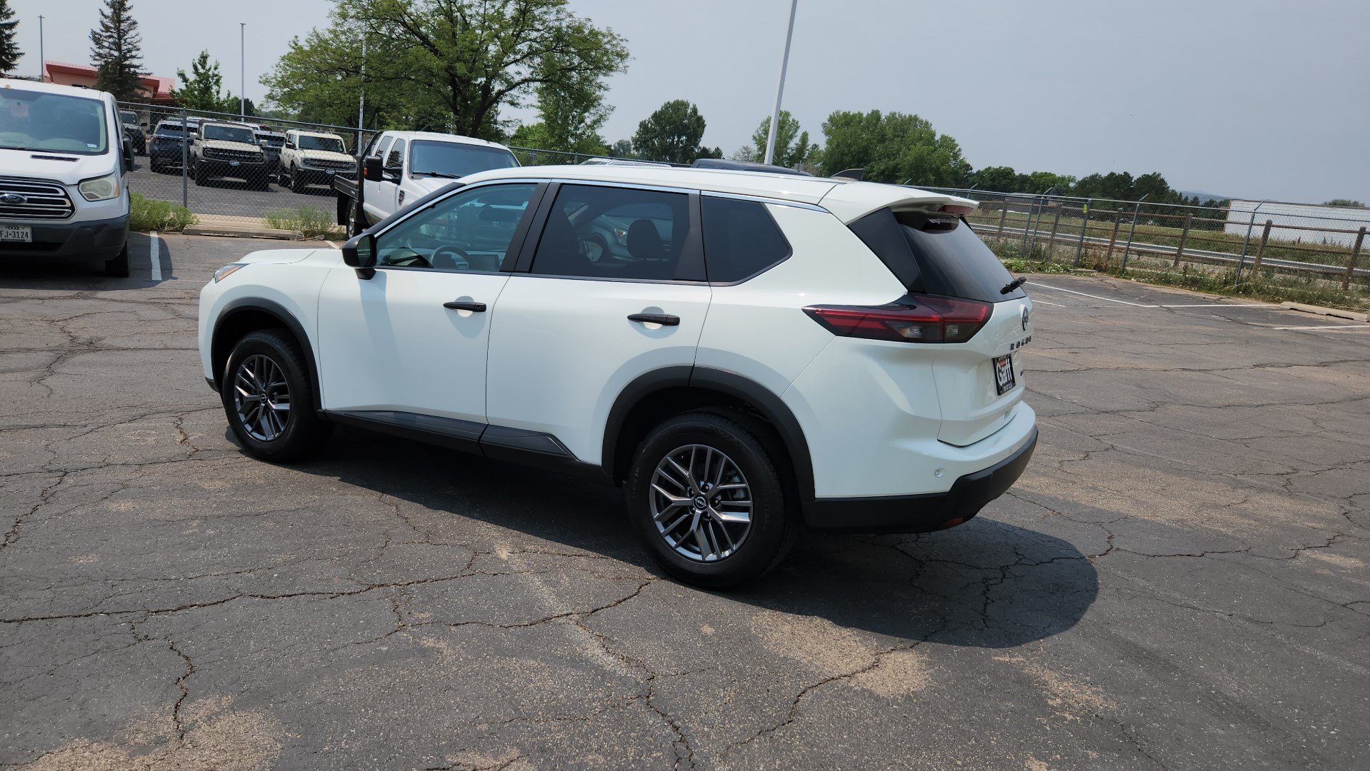 Used 2024 Nissan Rogue S AWD/4WD image 7