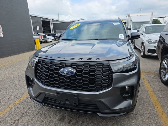 Certified 2025 Ford Explorer ST-Line AWD/4WD image 3