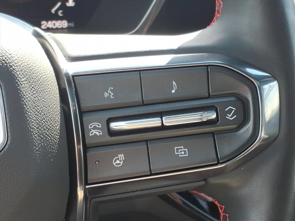 Used 2024 GMC Canyon AT4X AWD/4WD image 9
