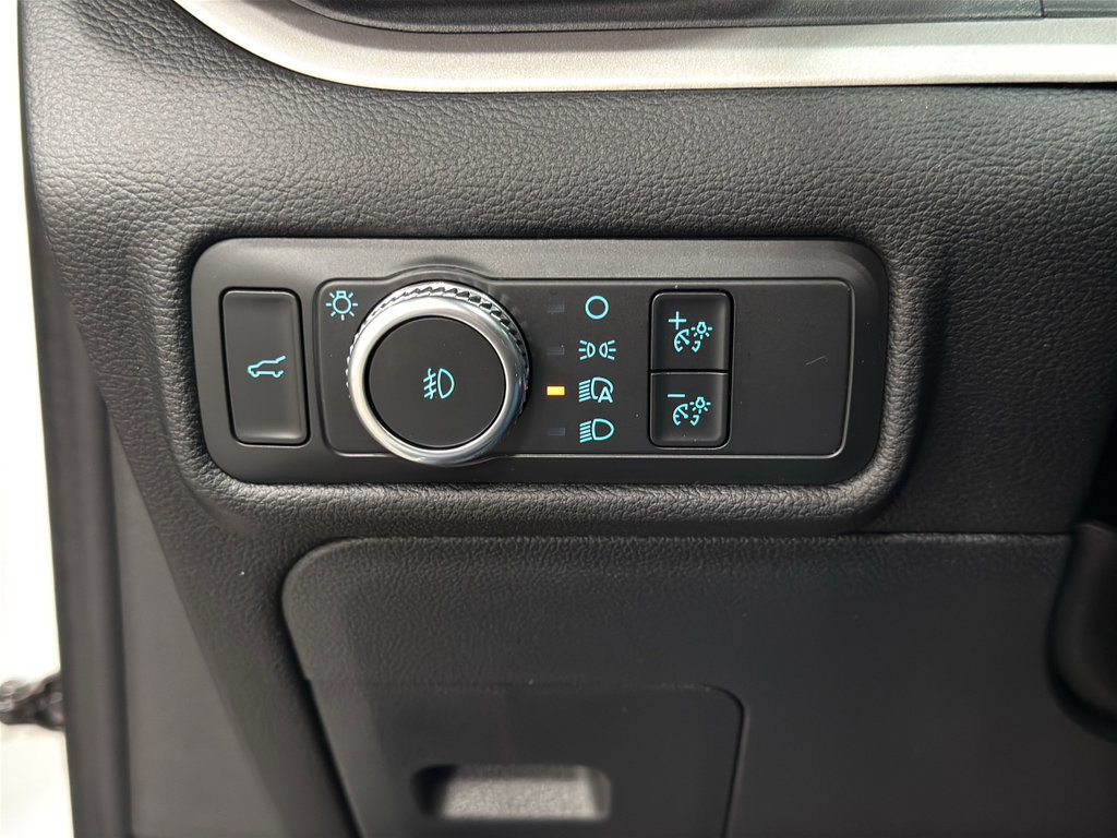 Certified 2022 Ford Explorer XLT w/ Equipment Group 202A image 11