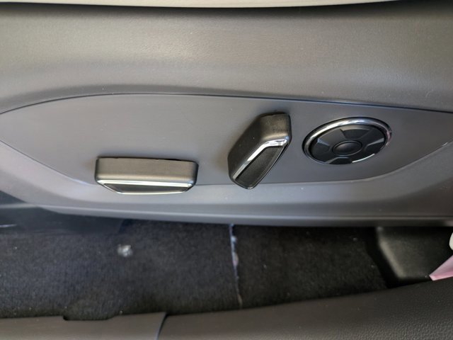 Certified 2020 Ford Explorer Platinum w/ Premium Technology Package image 23