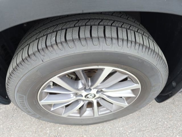 Used 2019 Toyota Highlander XLE image 5