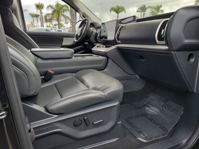 Certified 2025 Ford Expedition Active AWD/4WD image 21