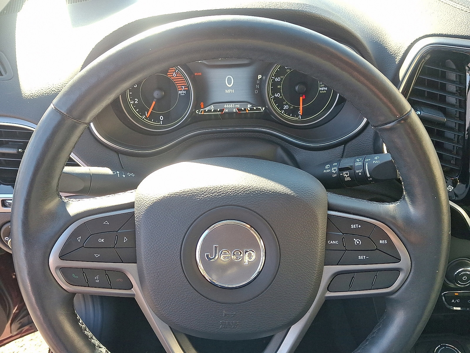 Used 2019 Jeep Cherokee Limited image 18