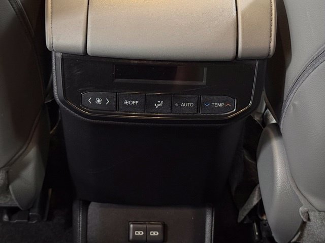 Used 2023 Toyota Highlander XLE FWD image 36